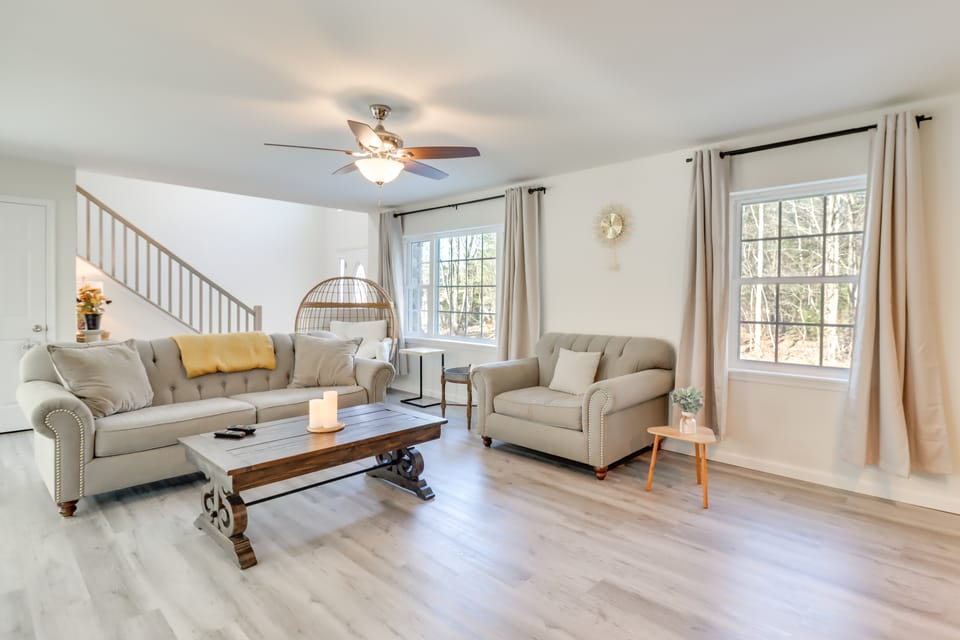 3 Mi to Kalahari: Pocono Summit Home w/ Pool Table House in Coolbaugh Township