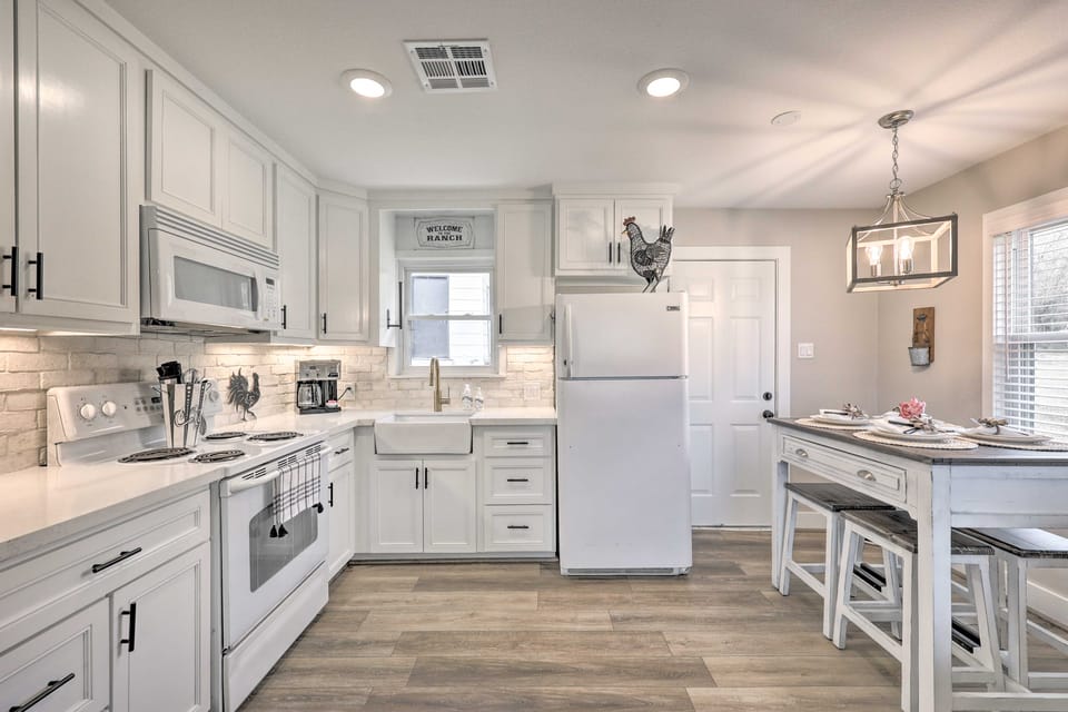 Hodgen Cottage on 650 Acres, Cozy & Scenic Cottage in Oklahoma
