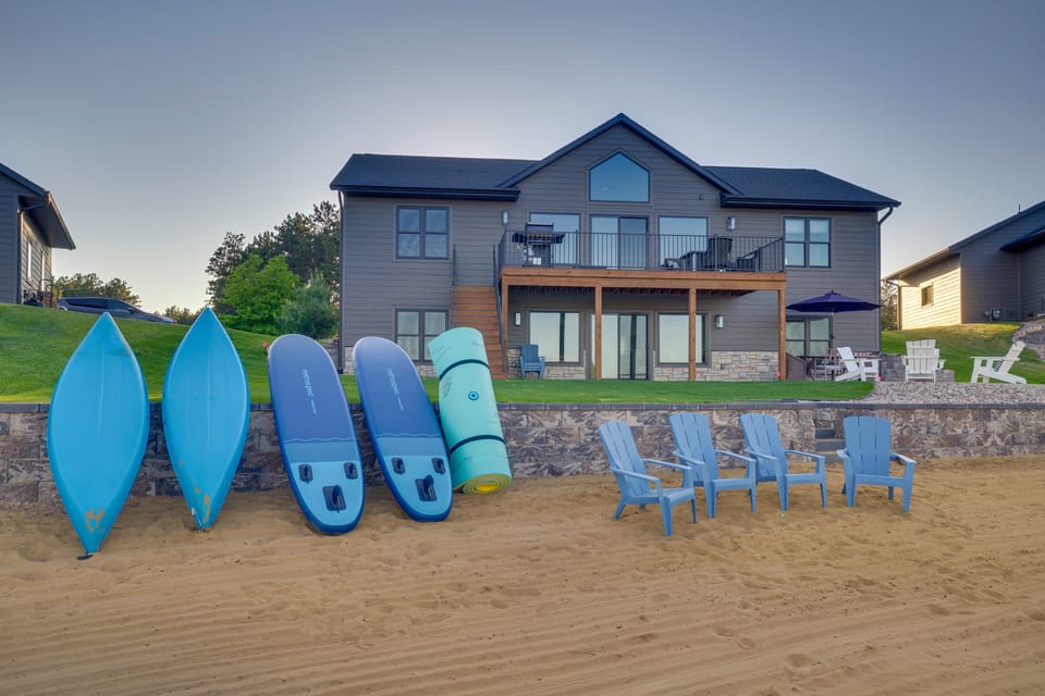 Lakefront Luxury - 1 MI to Buckhorn Boat Landing House in Wisconsin