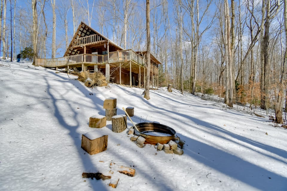 3 Mi to Cave Run Lake! Nature-Centric Family Cabin House in Kentucky