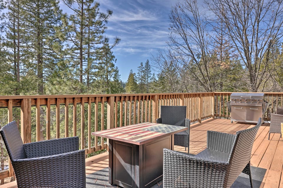 Near Hiking + Wineries: Arnold Cabin w/ Deck! House in Arnold