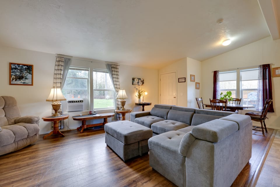 Fire Pit + Patio: Peaceful Port Angeles Escape! House in Washington