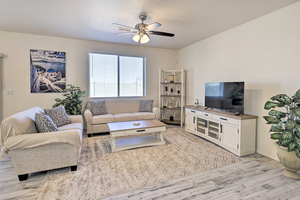 Modern Kingman Vacation Rental, 5 Mi to Dtwn! House in Kingman