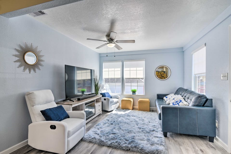 Galveston Retreat w/ Backyard & Patio! House in Galveston Island