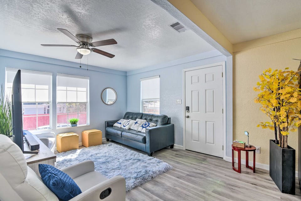 Galveston Retreat w/ Backyard & Patio! House in Galveston Island