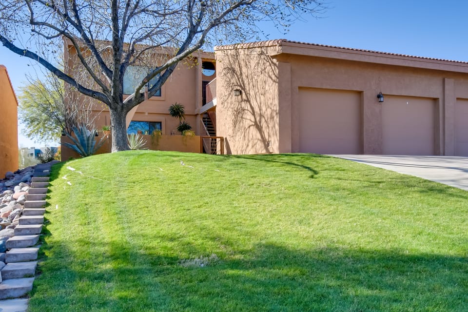 Pool Access & Mtn-View Balcony: Fountain Hills Gem Apartment in Fountain Hills