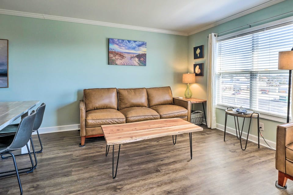Oak Island Condo - Walk to the Beach! Apartment in Oak Island