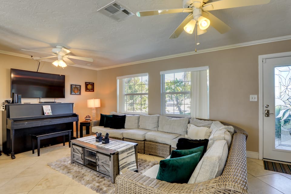 Waterfront Oasis! Heated Pool, 2 Docks & Boat Lift House in Palmetto