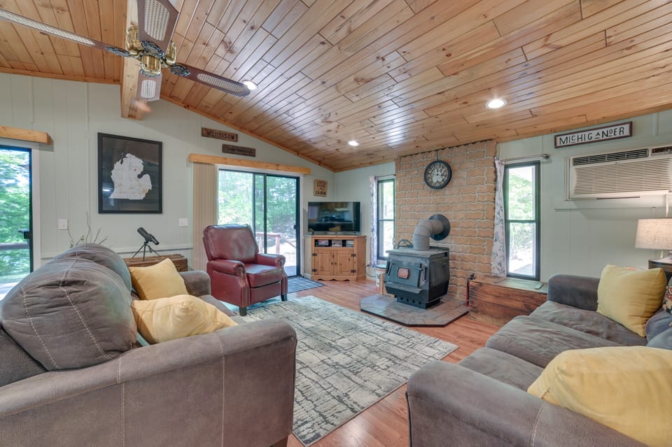 Rose City Cabin w/ Fire Pit & Lake Access House in Michigan