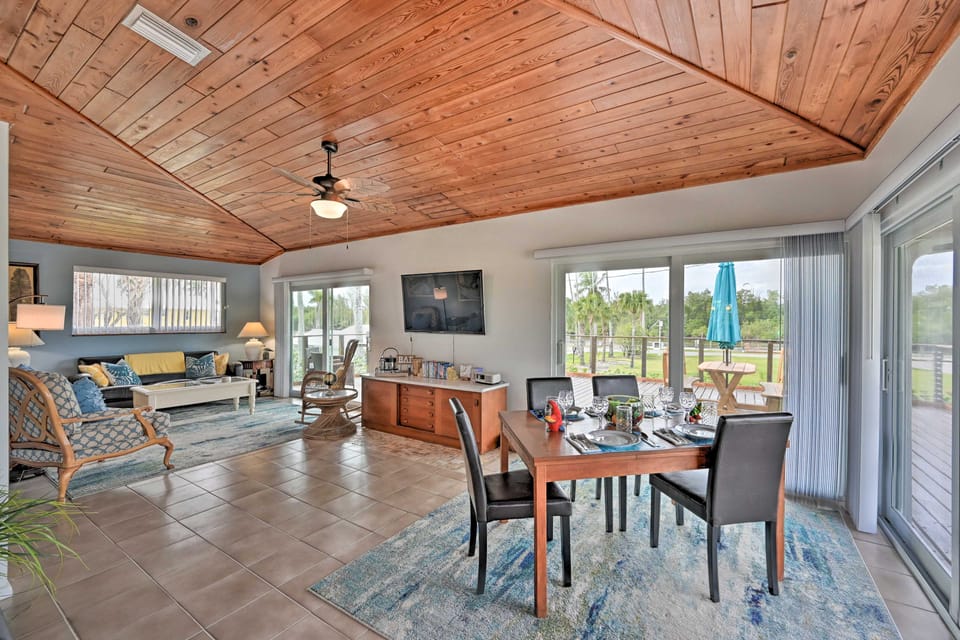 Everglades Getaway w/ Deck & Water Views! House in Everglades City