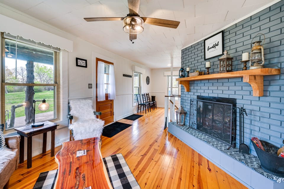 Country Escape: Log Cabin Near Kentucky Lake! House in Kentucky