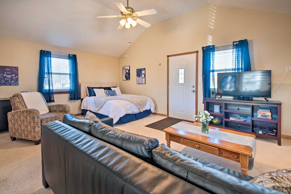 'The Brewer Guesthouse' Tiny Home w/ Patio & Yard! House in Ozark Mountains