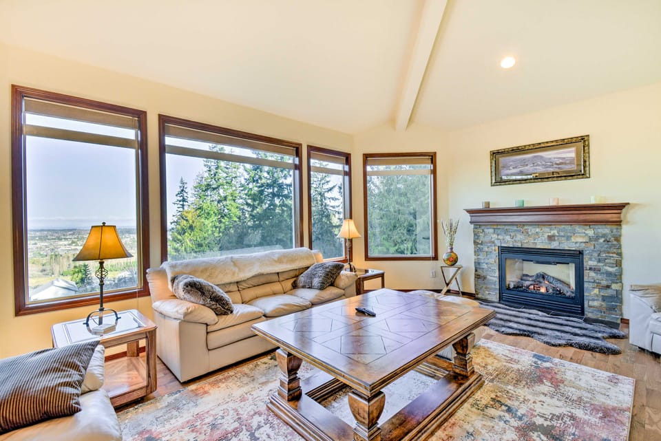 Stunning Sequim Hideaway w/ Hot Tub & Views House in Sequim