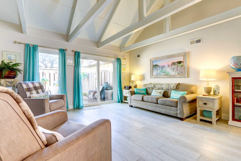 Community Perks! Sunny Hilton Head Island Retreat Apartment in Hilton Head Island