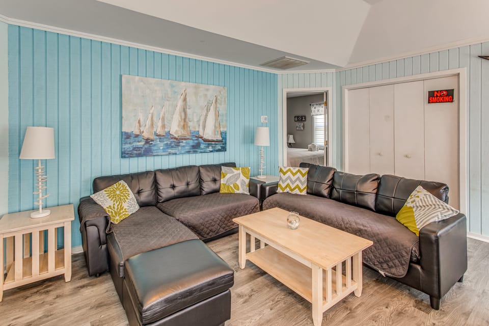 Myrtle Beach Cottage, Walk to Pools + Beach! Cottage in South Carolina
