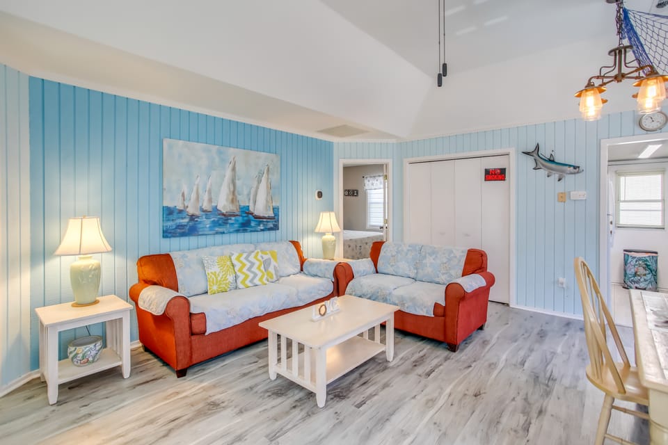 Myrtle Beach Cottage, Walk to Pools + Beach! Cottage in South Carolina