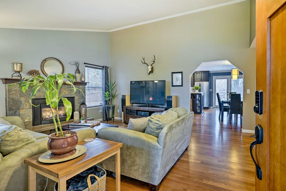 Home w/ Hot Tub: 7 Mi to Edmonds Waterfront! House in Puget Sound