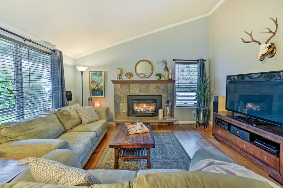 Home w/ Hot Tub: 7 Mi to Edmonds Waterfront! House in Puget Sound