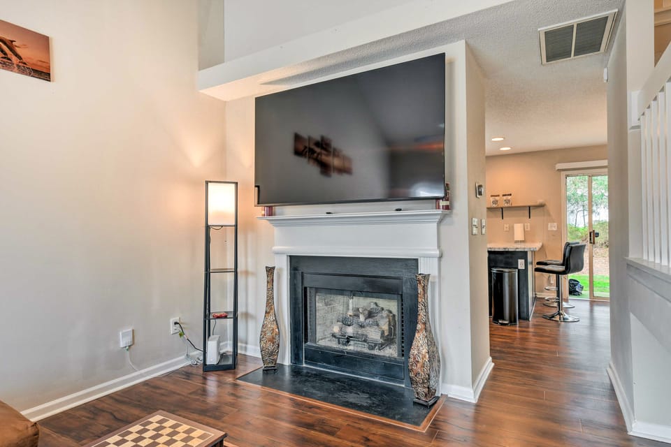 Chic Charlotte Townhome w/ Community Pool Apartment in Charlotte
