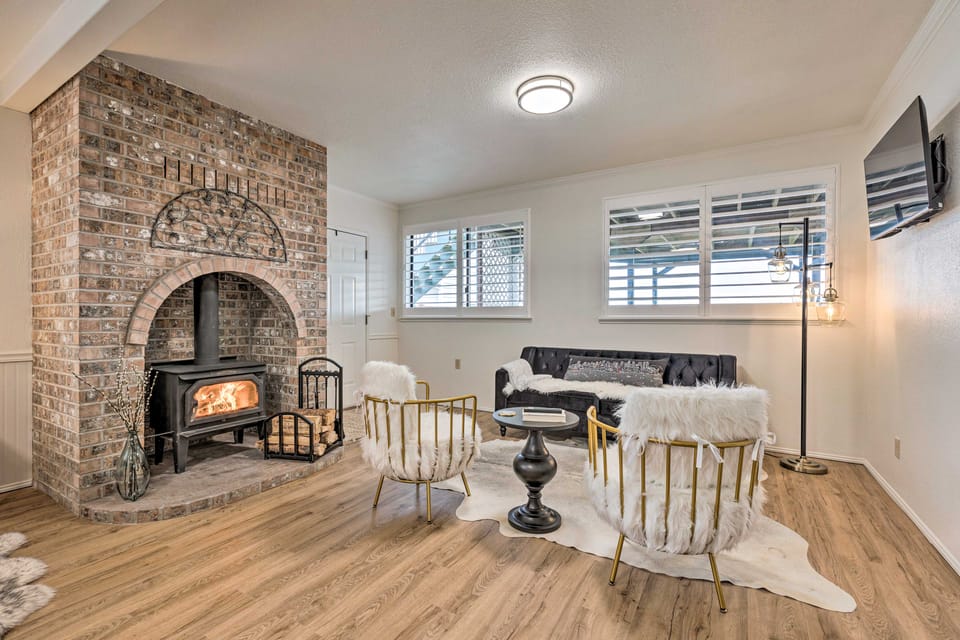 PNW Retreat | Fireplace | Seattle Views Apartment in Puget Sound