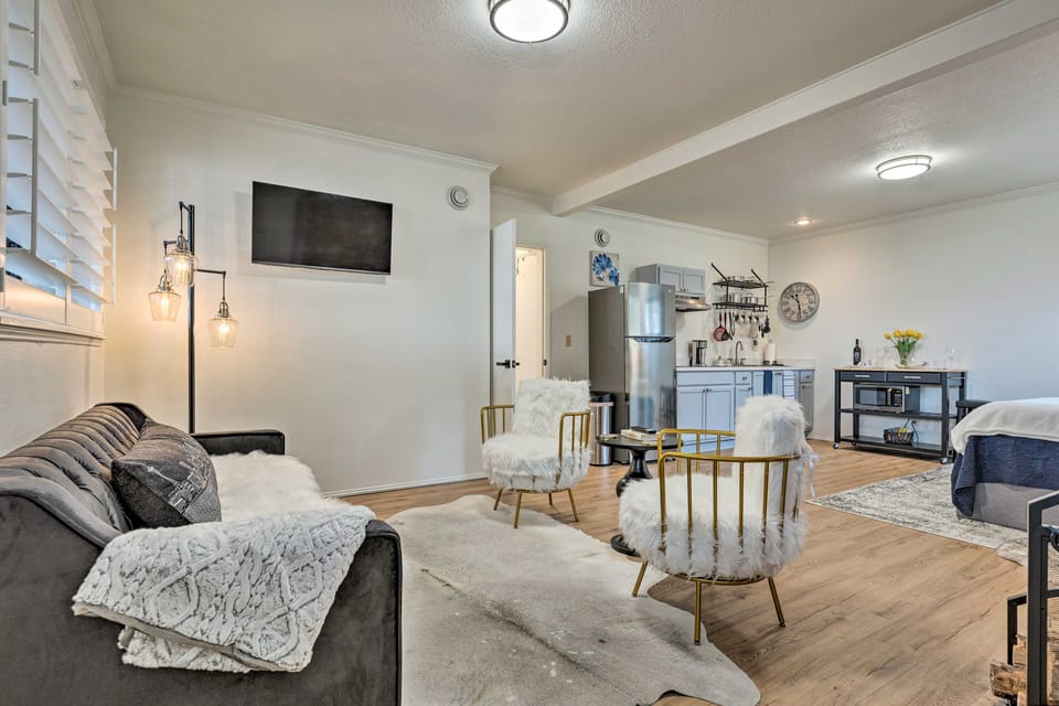 PNW Retreat | Fireplace | Seattle Views Apartment in Puget Sound
