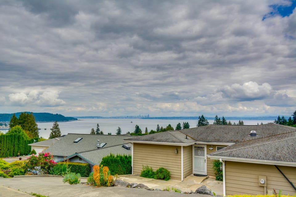 PNW Retreat | Fireplace | Seattle Views Apartment in Puget Sound