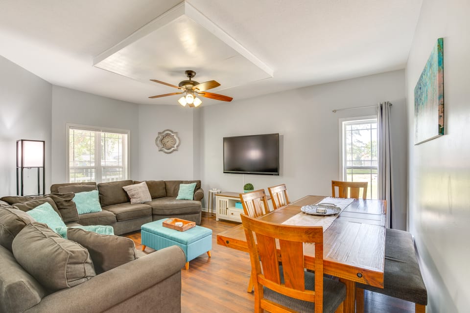Walk to Dtwn Warrensburg: Cozy Family Home! House in Missouri
