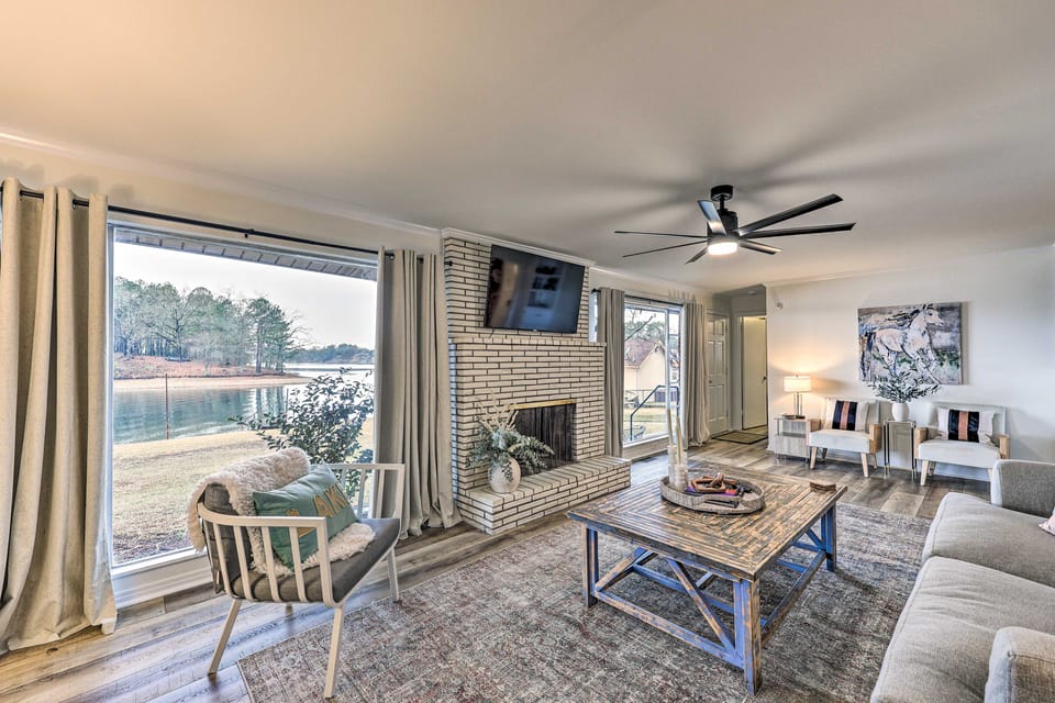 Waterfront Home w/ Dock < 3 Mi to Oaklawn Racing! House in Hot Springs