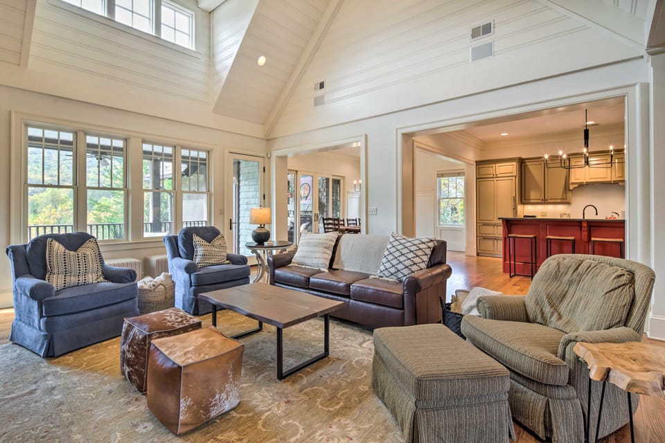 Mountain Views! Home in Bright's Creek Golf Club House in North Carolina