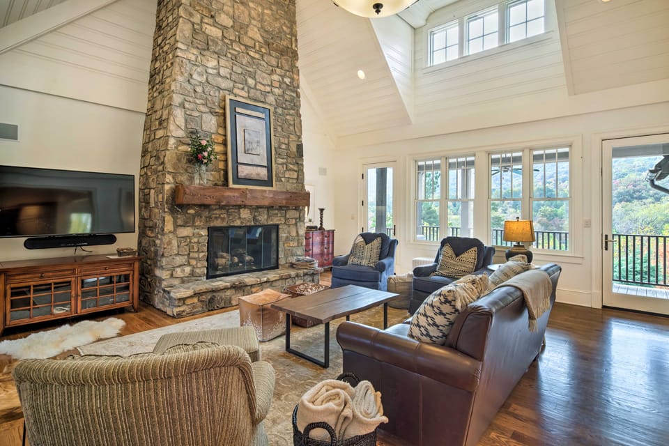 Mountain Views! Home in Bright's Creek Golf Club House in North Carolina