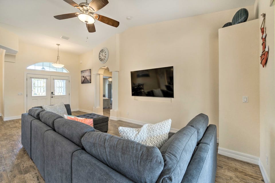Beautiful Port Charlotte Home, 6 Mi to Beach! House in North Port