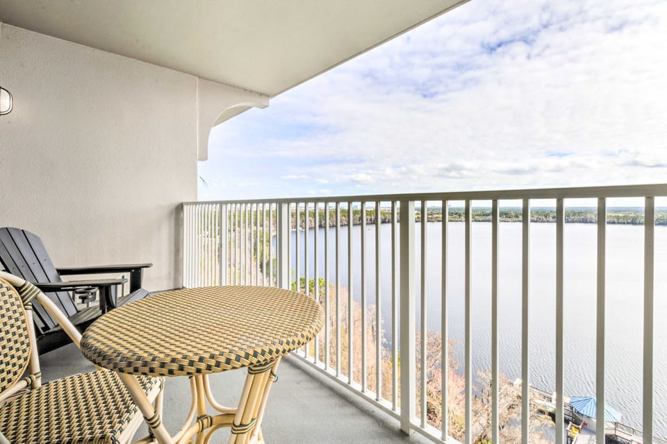 Family Resort Condo w/ 2 Pools: 1 Mi to Disney! Apartment in Orlando