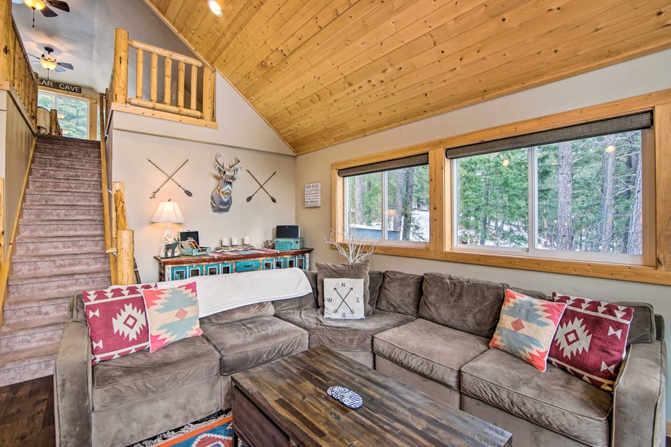 Ronald Cabin w/ Private Hot Tub Near Lake & Trails House in Ronald