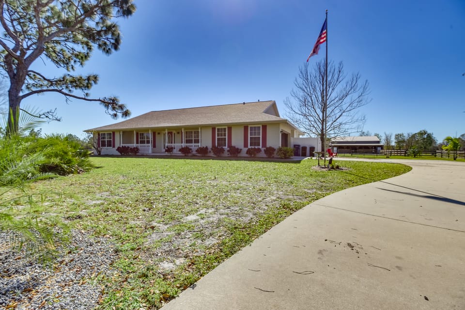 Private Estate on 10 Acres w/ Pool in Bradenton House in Florida
