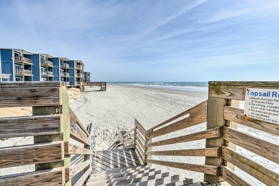 North Topsail Condo - Steps to Beach! Apartment in North Topsail Beach