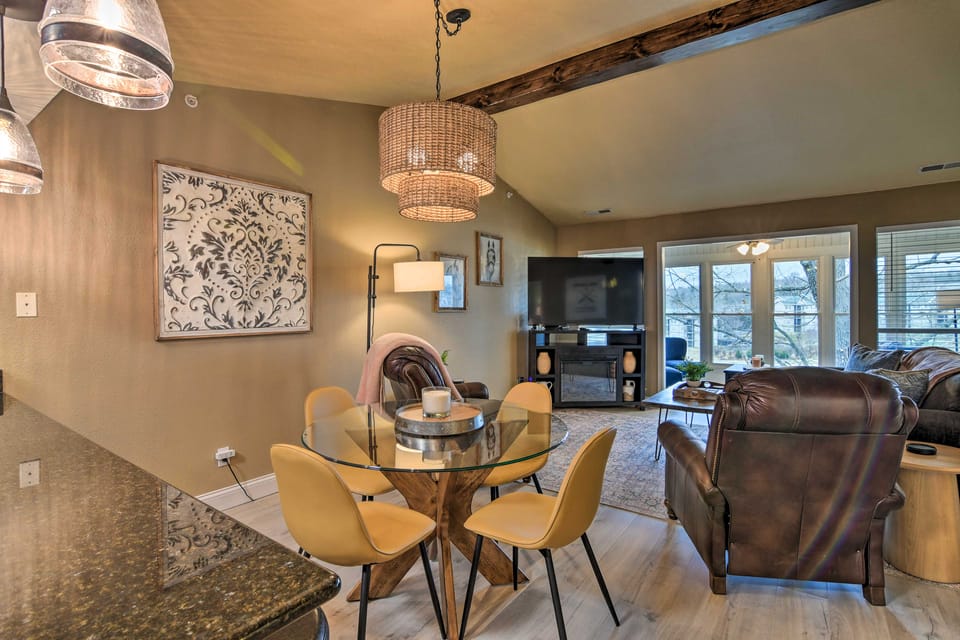 Branson Condo w/ Pool & Golf Course Views! Apartment in Branson