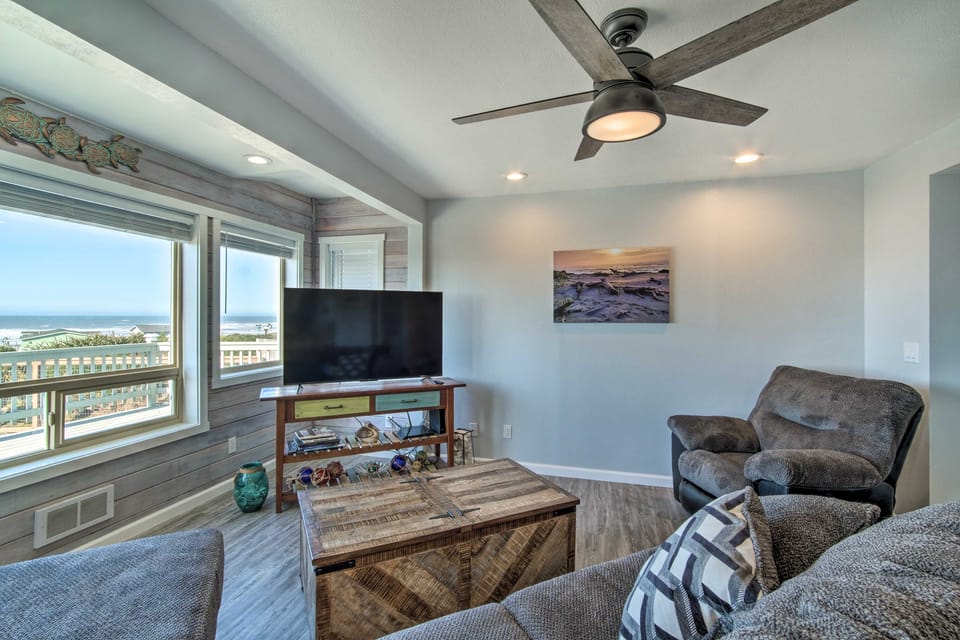 Gold Beach Home w/ Hot Tub, 1/4 Mi to Beach! House in Oregon