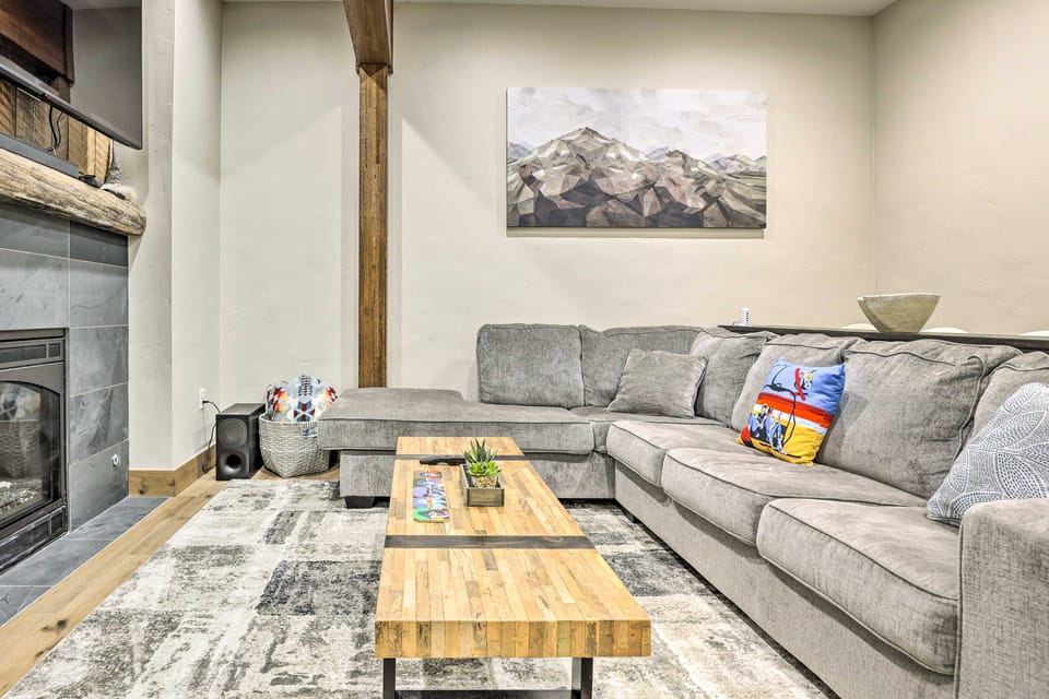 Winter Park Condo w/ Shuttle to Slopes! Apartment in Fraser
