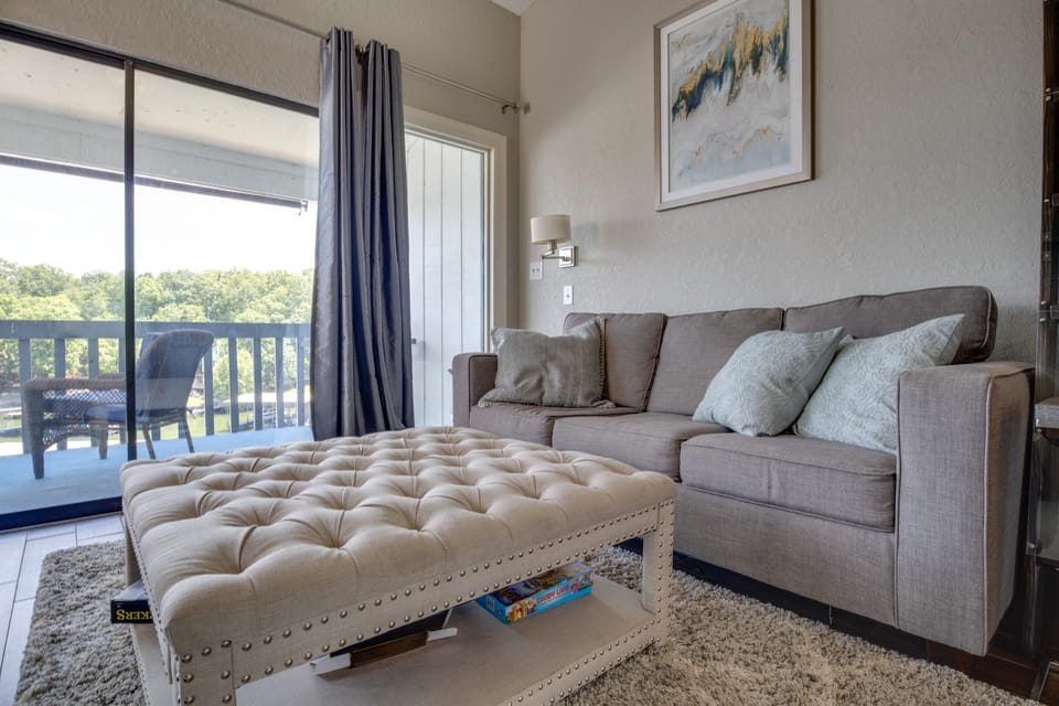 Condo w/ Community Pool & Boat Ramp in Osage Beach Apartment in Osage Beach