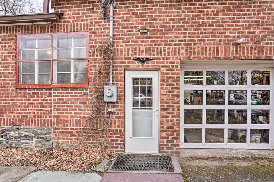 New York Vacation Rental w/ Smart TVs & Cable Apartment in Capital District, NY, USA
