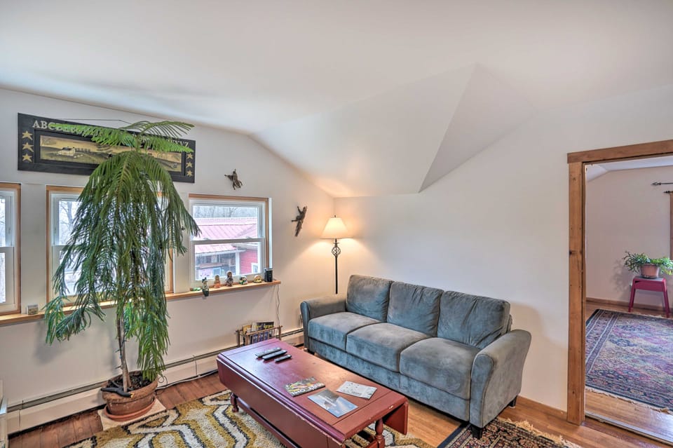 New York Vacation Rental w/ Smart TVs & Cable Apartment in Capital District, NY, USA