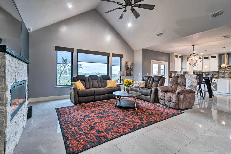 Austin Vacation Rental: 2 Mi to Lake Travis! House in Lake Austin