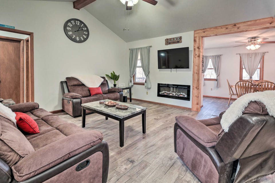 Missouri Retreat ~ 7 Mi to Silver Dollar City House in Table Rock Lake