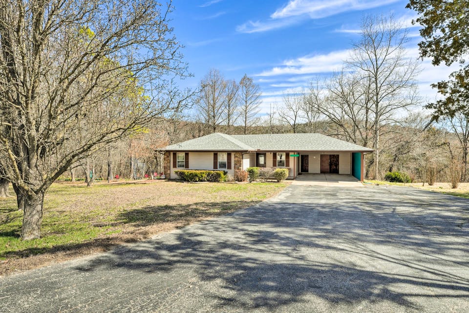 Missouri Retreat ~ 7 Mi to Silver Dollar City House in Table Rock Lake
