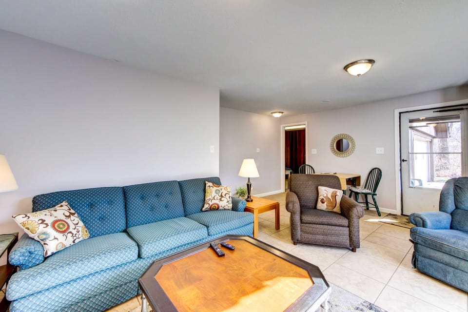 Pet-Friendly Youngstown Cottage w/ Yard Cottage in Boardman