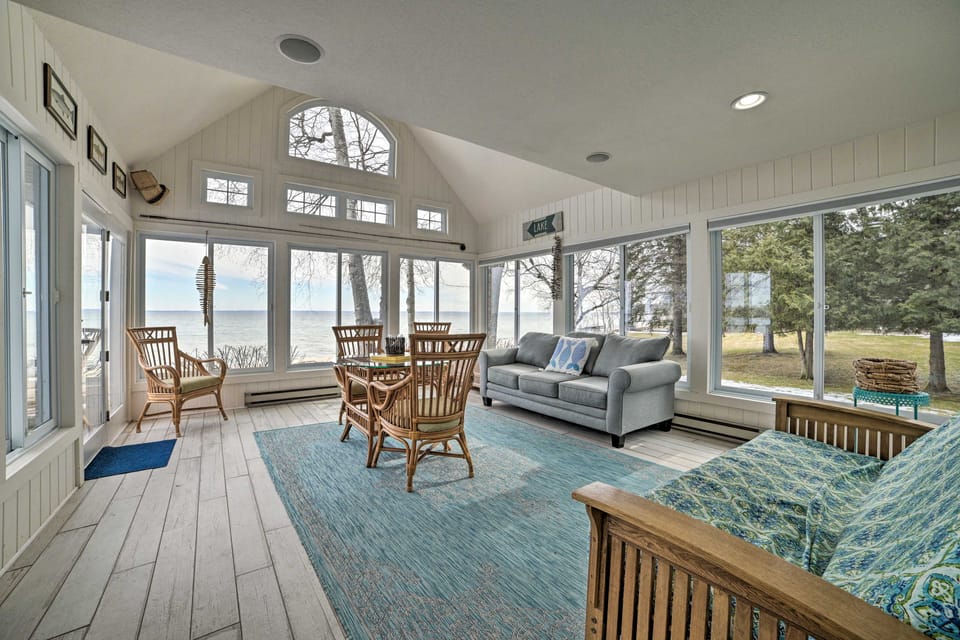 Spacious, Peaceful Lake House w/ Sandy Beach House in Michigan