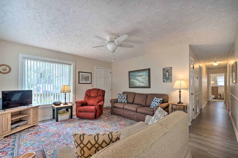 Cozy Oak Island House < 1 Mi to Beaches! House in Oak Island