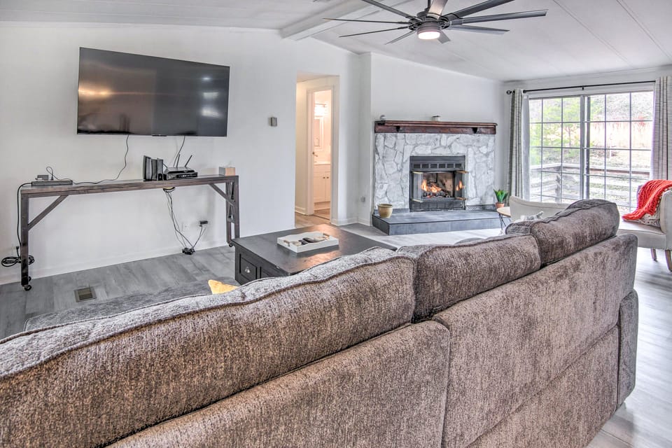 Cozy Asheville Cottage w/ Grill & Fire Pit! Cottage in Buncombe County