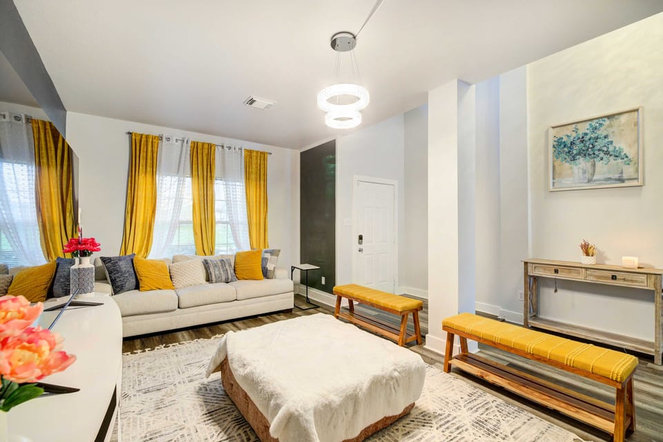 Houston Stay 7 Mi to NRG: Luxe + Group Friendly House in Houston