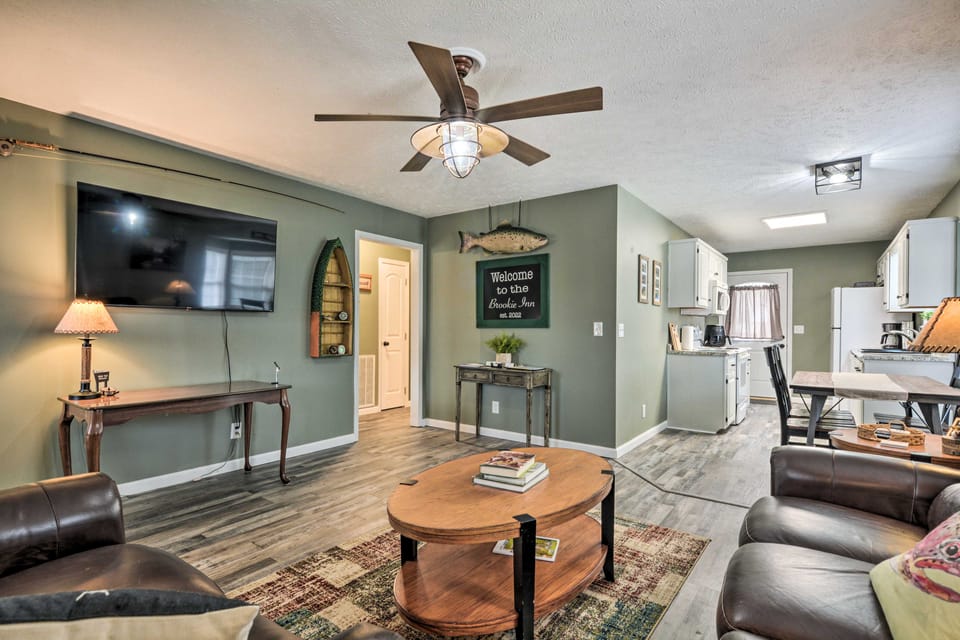 Renovated Fishing Paradise w/ Private Yard House in Flippin